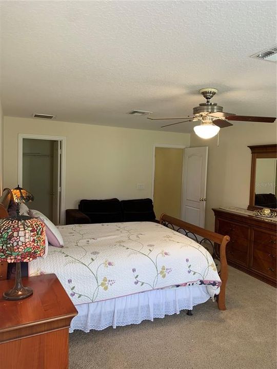 En Venta: $460,000 (4 camas, 2 baños, 2844 Pies cuadrados)