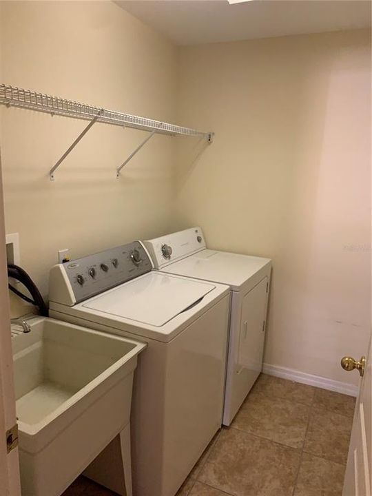 En Venta: $460,000 (4 camas, 2 baños, 2844 Pies cuadrados)