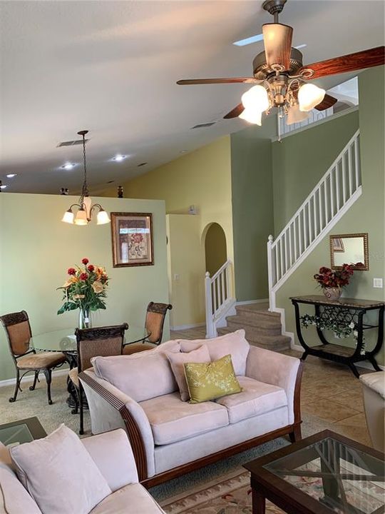 En Venta: $460,000 (4 camas, 2 baños, 2844 Pies cuadrados)