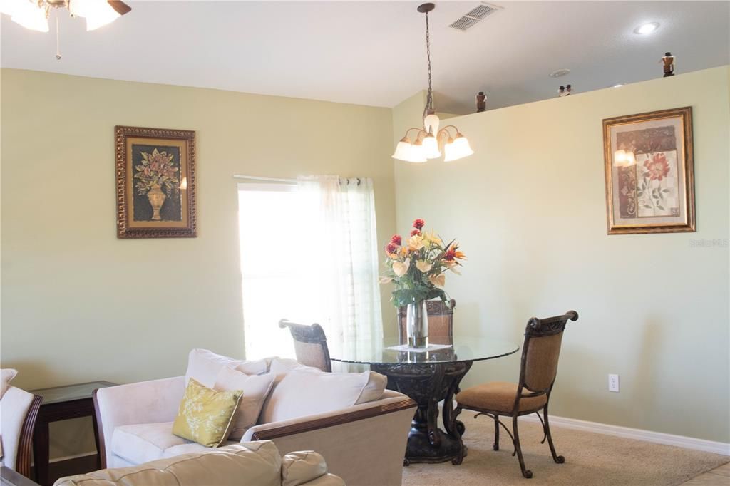 En Venta: $460,000 (4 camas, 2 baños, 2844 Pies cuadrados)