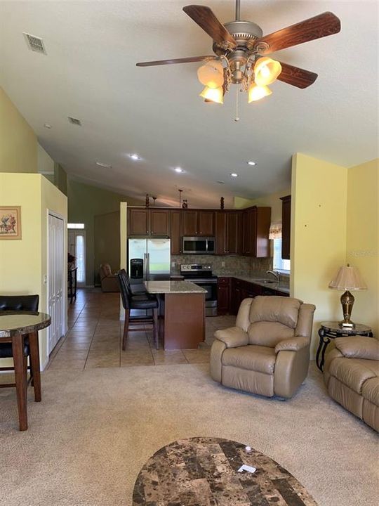 En Venta: $460,000 (4 camas, 2 baños, 2844 Pies cuadrados)