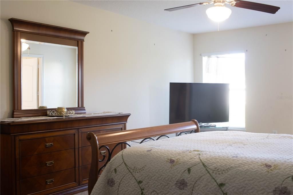 En Venta: $460,000 (4 camas, 2 baños, 2844 Pies cuadrados)