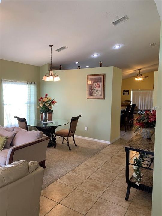 En Venta: $460,000 (4 camas, 2 baños, 2844 Pies cuadrados)