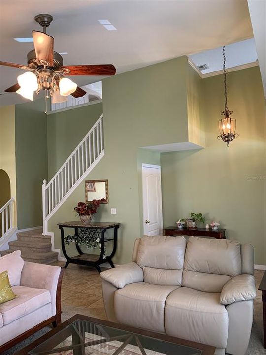 En Venta: $460,000 (4 camas, 2 baños, 2844 Pies cuadrados)