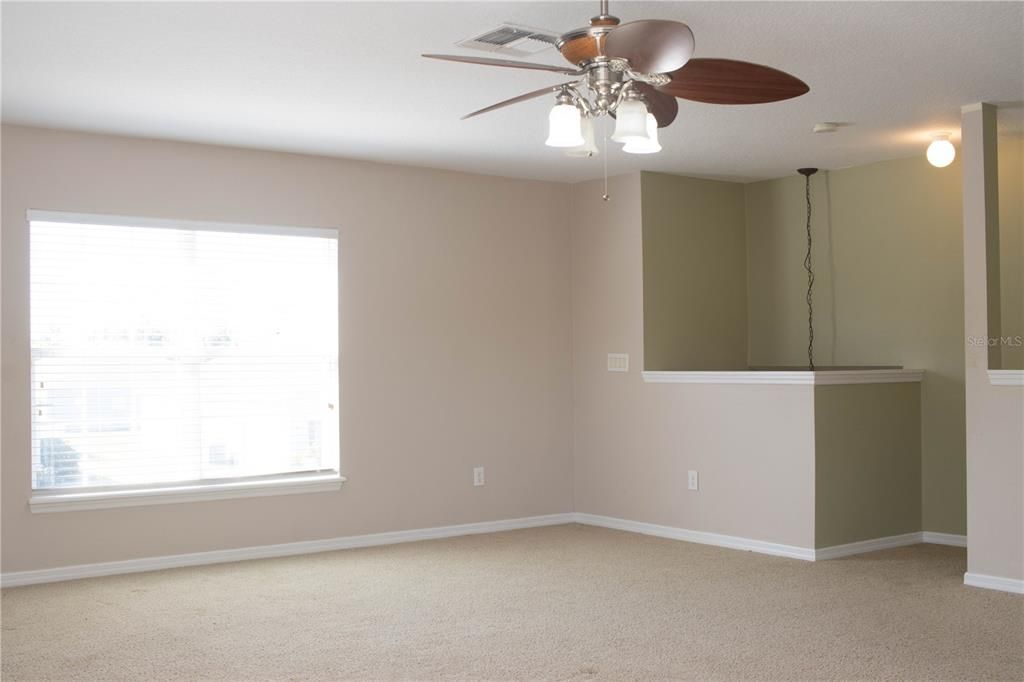 En Venta: $460,000 (4 camas, 2 baños, 2844 Pies cuadrados)