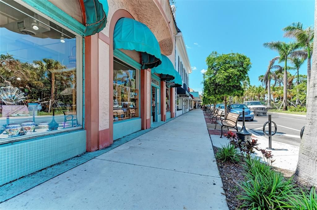 For Sale: $749,900 (3 beds, 2 baths, 2078 Square Feet)