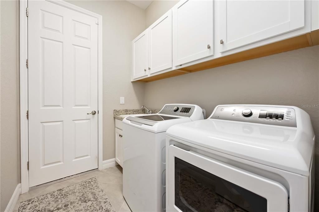 For Sale: $749,900 (3 beds, 2 baths, 2078 Square Feet)