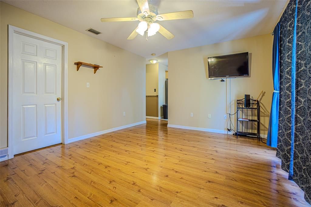 En Venta: $484,900 (4 camas, 2 baños, 2317 Pies cuadrados)