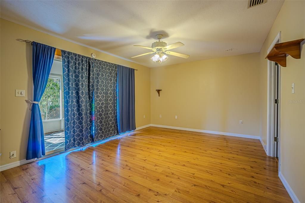 En Venta: $484,900 (4 camas, 2 baños, 2317 Pies cuadrados)