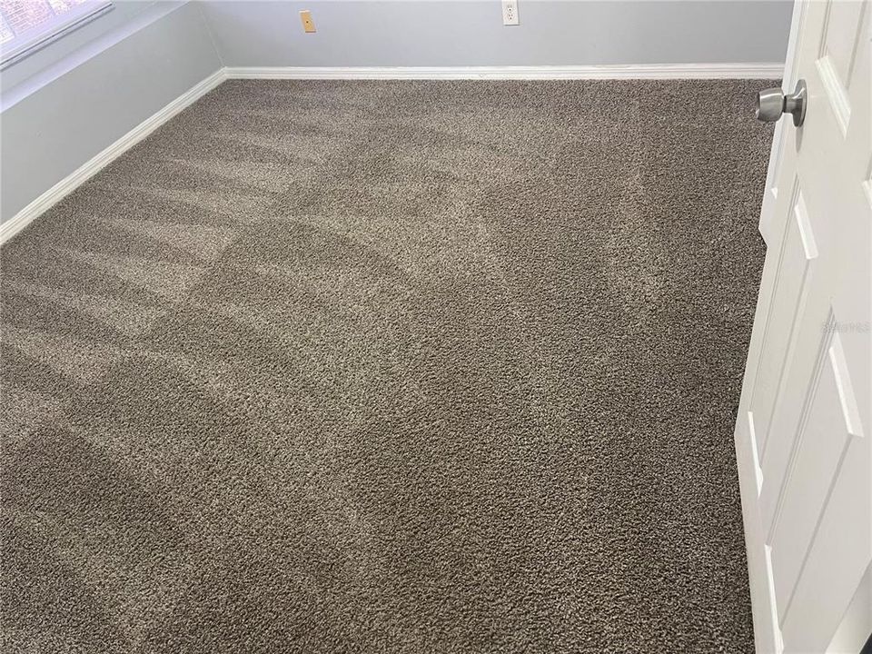 Activo con contrato: $2,395 (3 camas, 2 baños, 2490 Pies cuadrados)