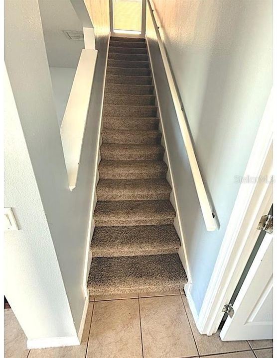 Activo con contrato: $2,395 (3 camas, 2 baños, 2490 Pies cuadrados)