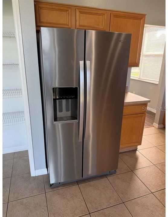 Activo con contrato: $2,395 (3 camas, 2 baños, 2490 Pies cuadrados)