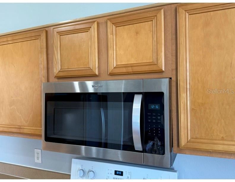 Activo con contrato: $2,395 (3 camas, 2 baños, 2490 Pies cuadrados)