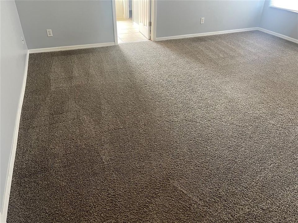 Activo con contrato: $2,395 (3 camas, 2 baños, 2490 Pies cuadrados)