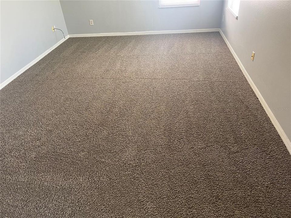 Activo con contrato: $2,395 (3 camas, 2 baños, 2490 Pies cuadrados)