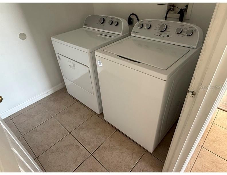 Activo con contrato: $2,395 (3 camas, 2 baños, 2490 Pies cuadrados)