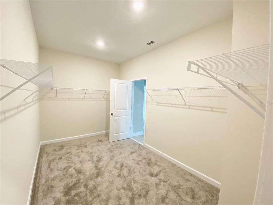 For Rent: $3,295 (4 beds, 3 baths, 2642 Square Feet)