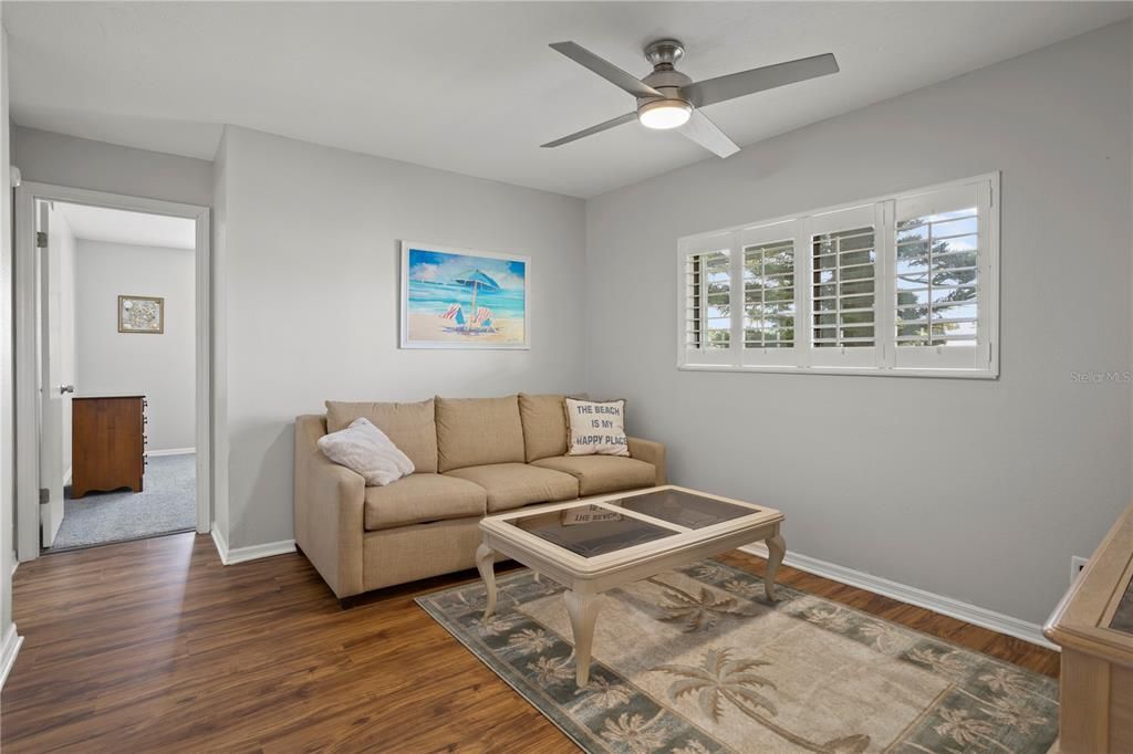 На продажу: $275,000 (2 спален, 2 ванн, 1276 Квадратных фут)