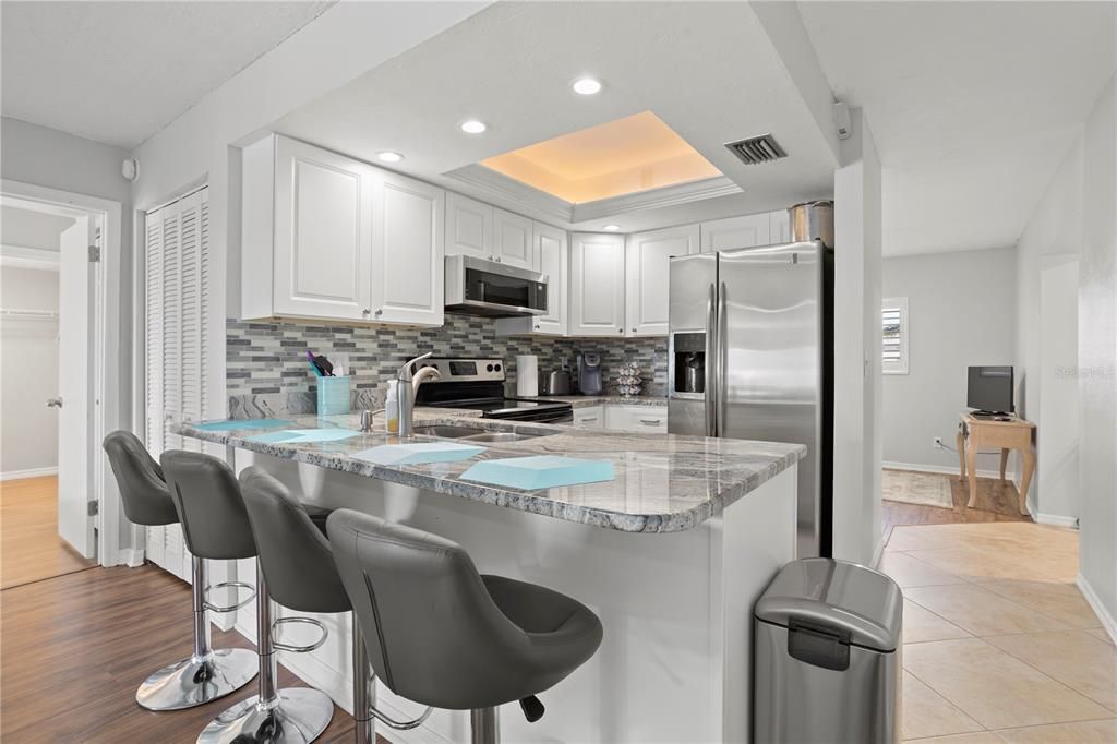 На продажу: $275,000 (2 спален, 2 ванн, 1276 Квадратных фут)