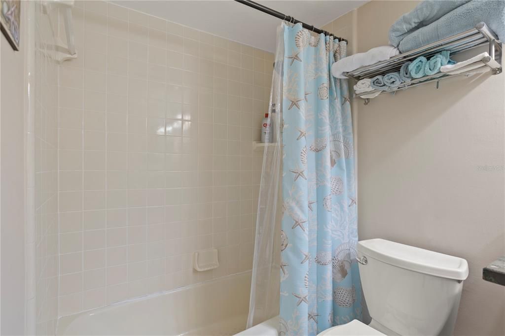 На продажу: $275,000 (2 спален, 2 ванн, 1276 Квадратных фут)