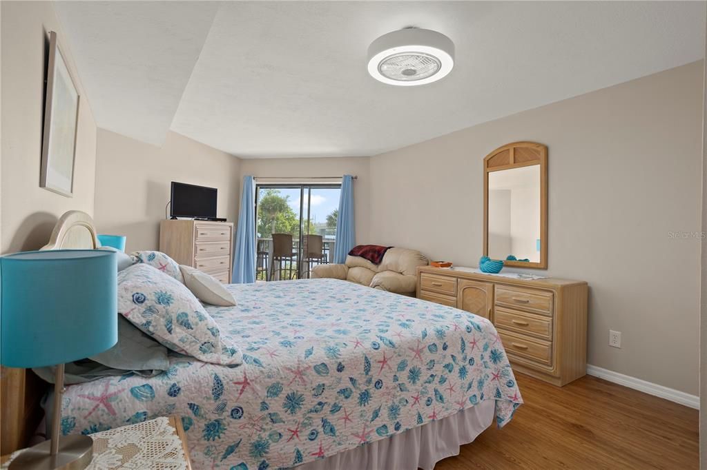 На продажу: $275,000 (2 спален, 2 ванн, 1276 Квадратных фут)