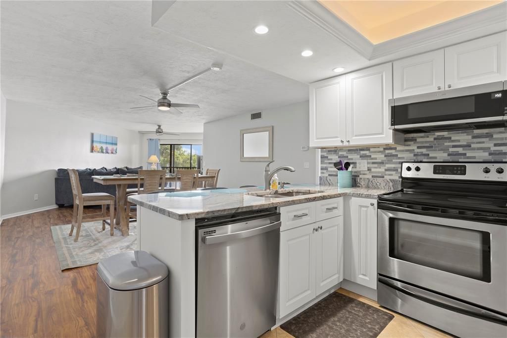 На продажу: $275,000 (2 спален, 2 ванн, 1276 Квадратных фут)