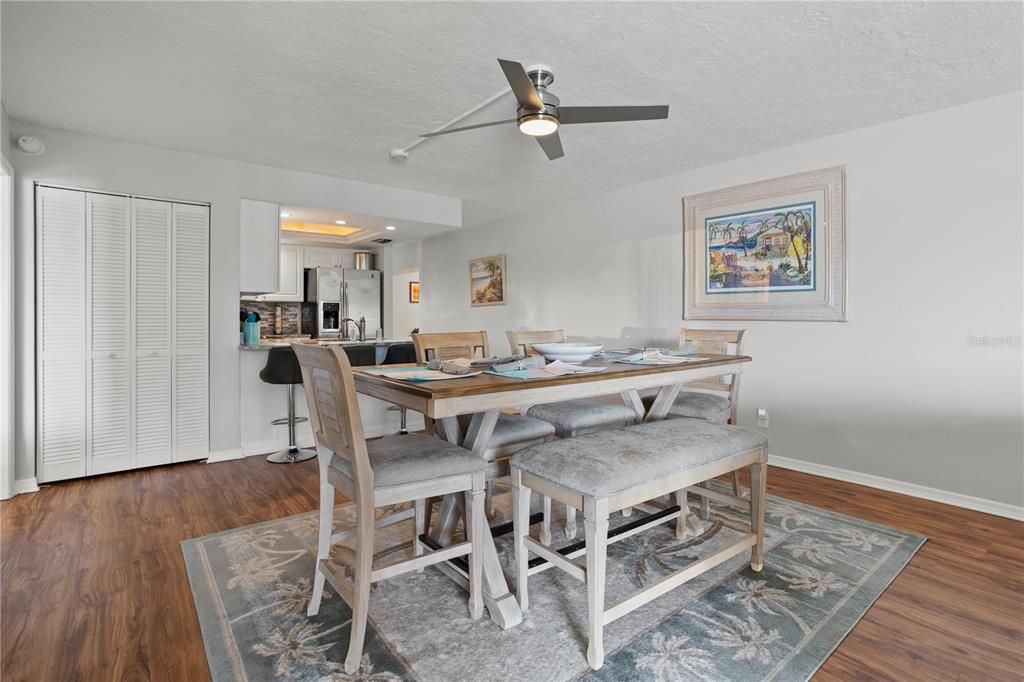 На продажу: $275,000 (2 спален, 2 ванн, 1276 Квадратных фут)