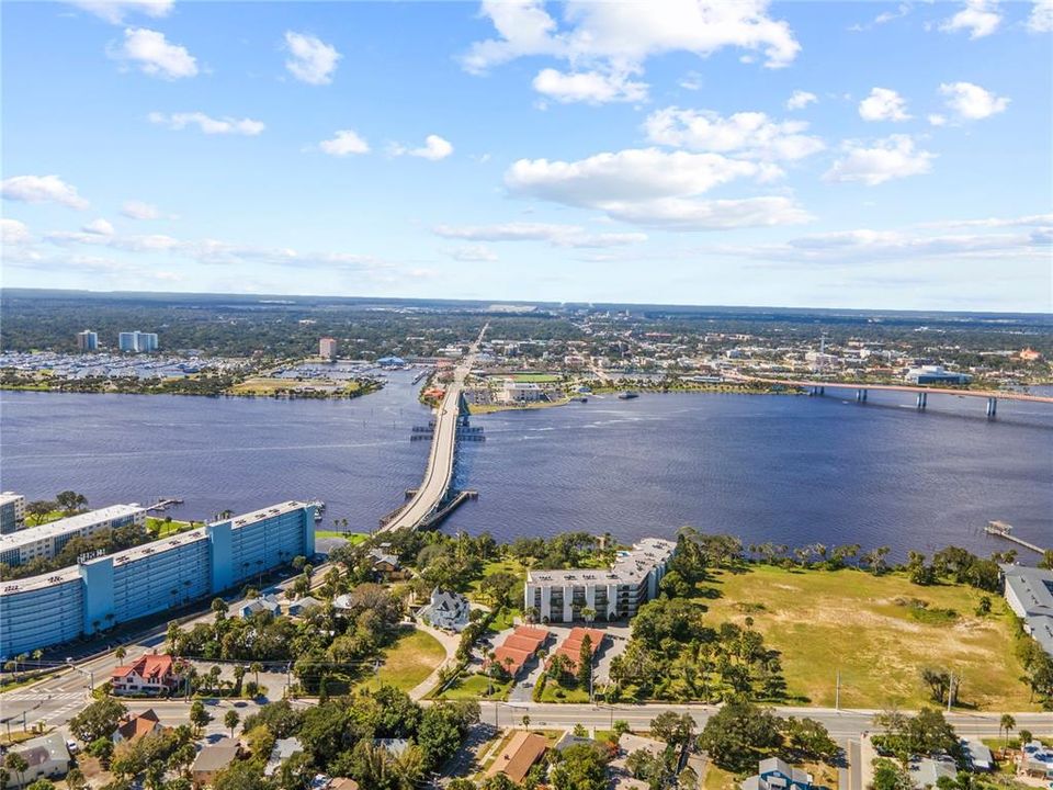 На продажу: $275,000 (2 спален, 2 ванн, 1276 Квадратных фут)