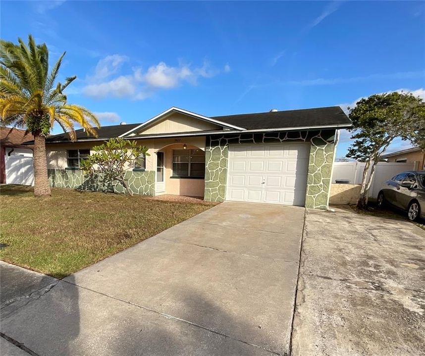 For Rent: $1,600 (2 beds, 2 baths, 1105 Square Feet)