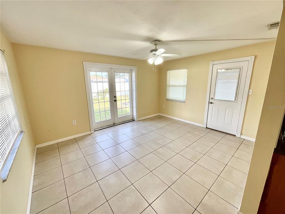 For Rent: $1,600 (2 beds, 2 baths, 1105 Square Feet)
