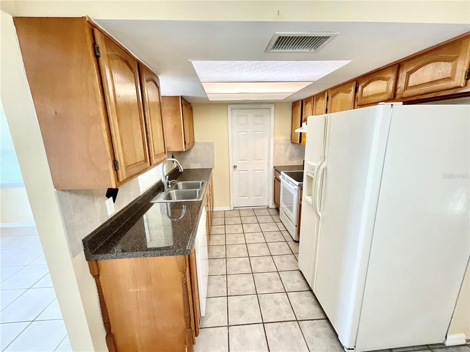 For Rent: $1,600 (2 beds, 2 baths, 1105 Square Feet)