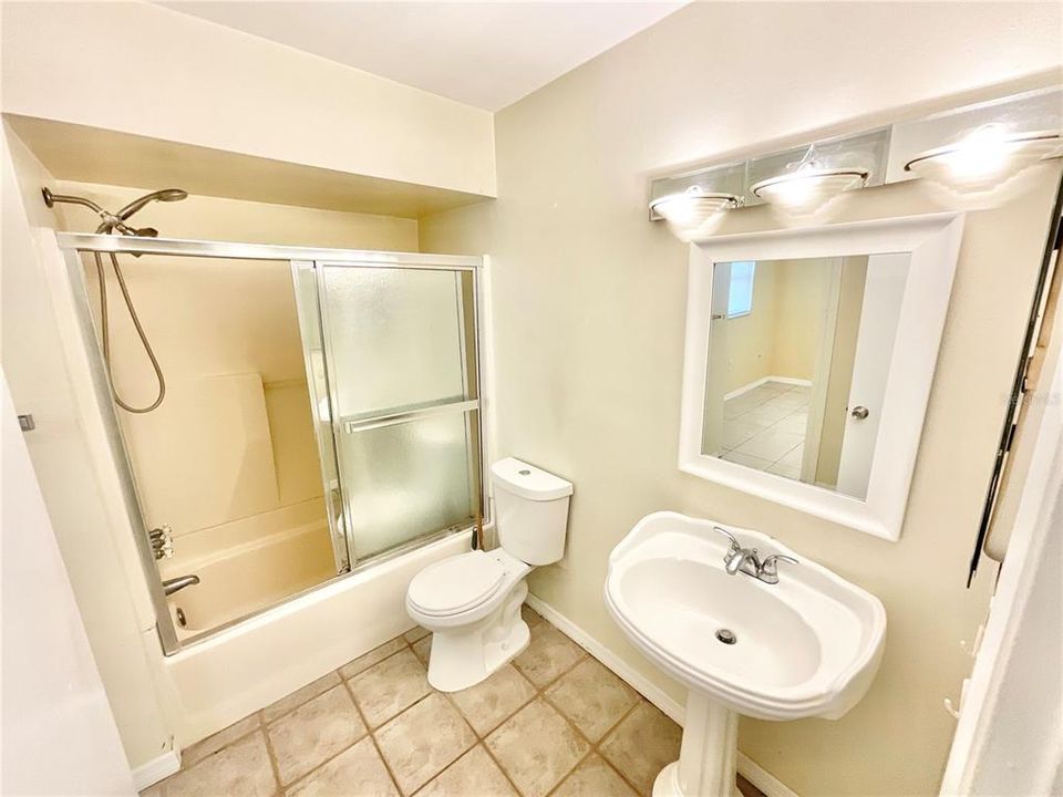 For Rent: $1,600 (2 beds, 2 baths, 1105 Square Feet)