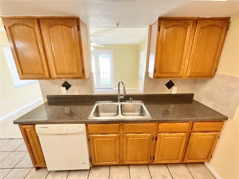 For Rent: $1,600 (2 beds, 2 baths, 1105 Square Feet)