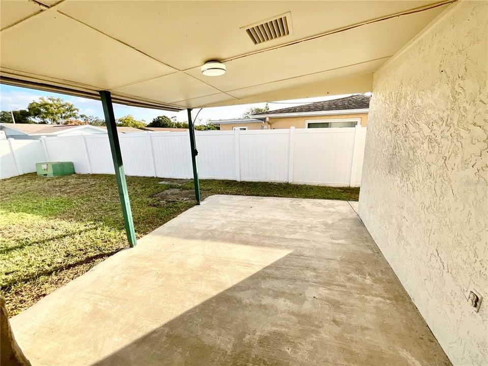 For Rent: $1,600 (2 beds, 2 baths, 1105 Square Feet)