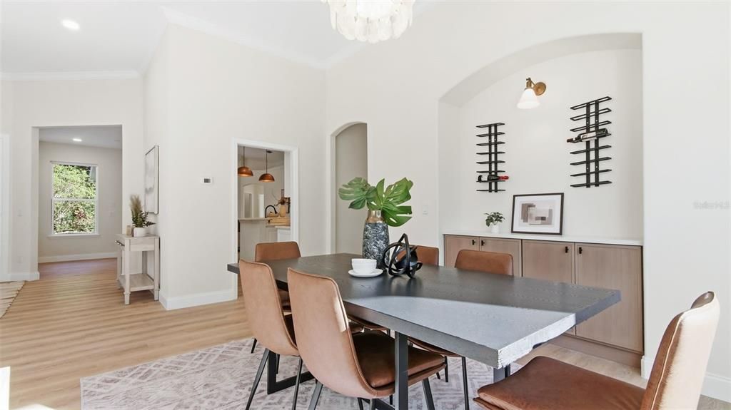 Под контрактом: $839,000 (4 спален, 3 ванн, 2598 Квадратных фут)