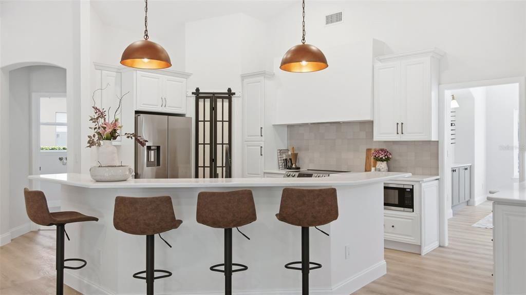 Под контрактом: $839,000 (4 спален, 3 ванн, 2598 Квадратных фут)