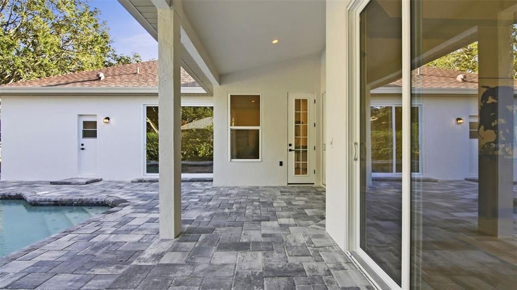 Под контрактом: $839,000 (4 спален, 3 ванн, 2598 Квадратных фут)