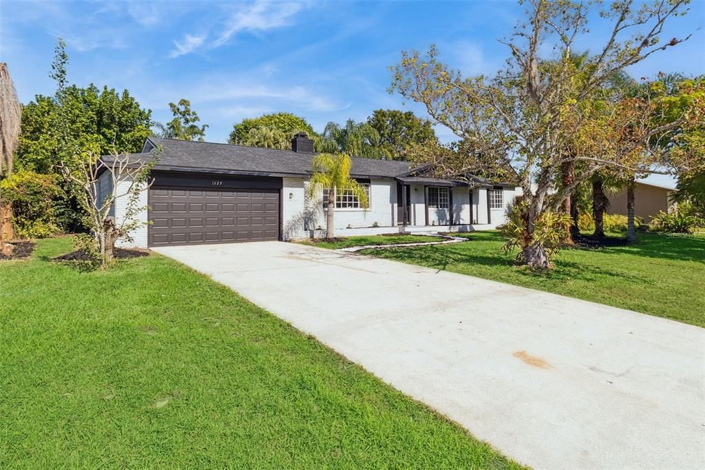 合同活跃: $400,000 (4 贝兹, 3 浴室, 2158 平方英尺)