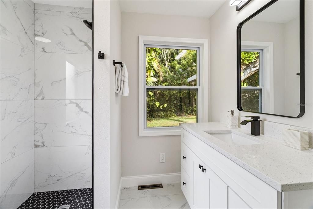 合同活跃: $400,000 (4 贝兹, 3 浴室, 2158 平方英尺)