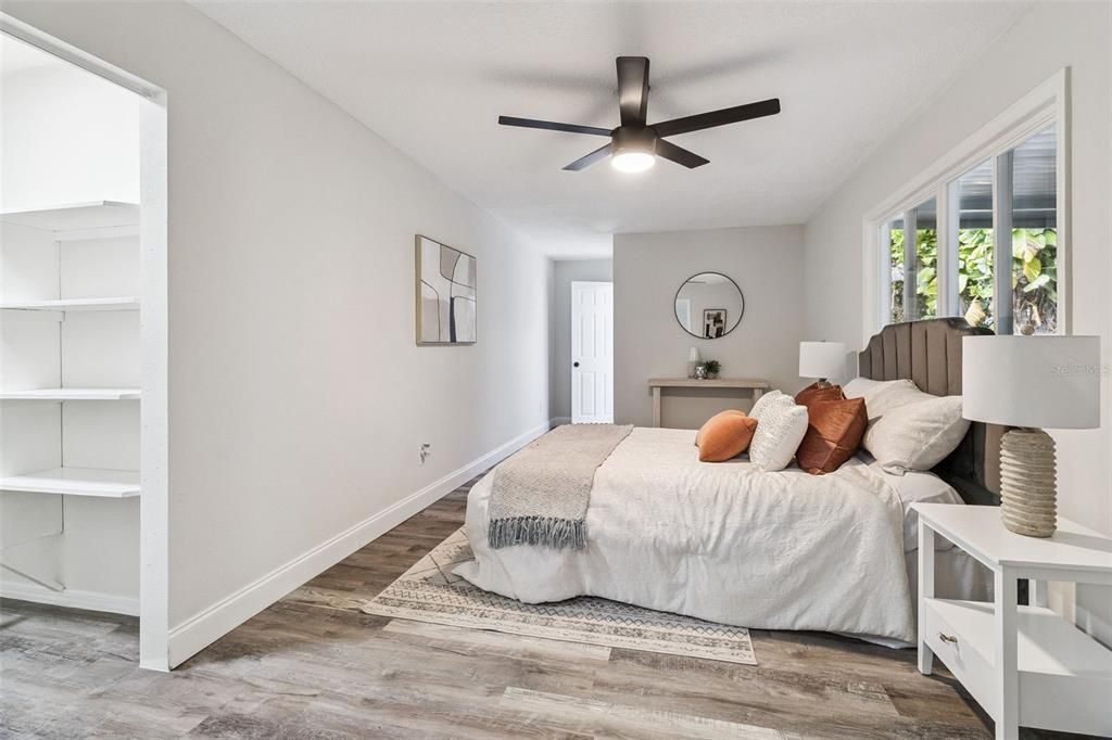 合同活跃: $400,000 (4 贝兹, 3 浴室, 2158 平方英尺)