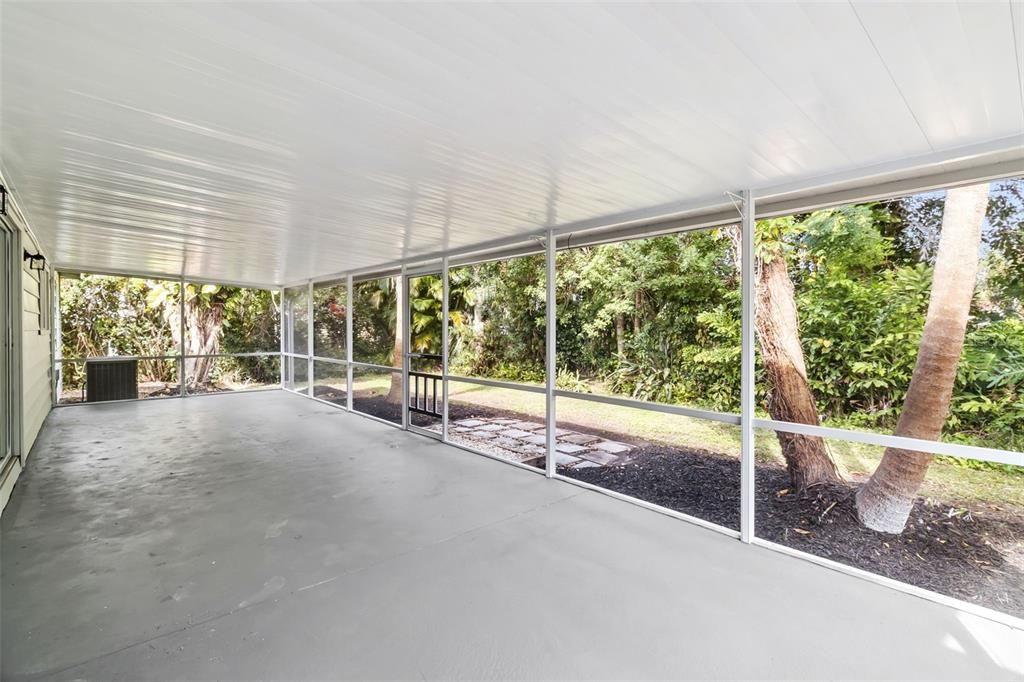 合同活跃: $400,000 (4 贝兹, 3 浴室, 2158 平方英尺)