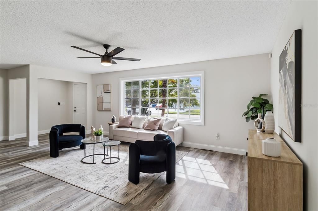 合同活跃: $400,000 (4 贝兹, 3 浴室, 2158 平方英尺)