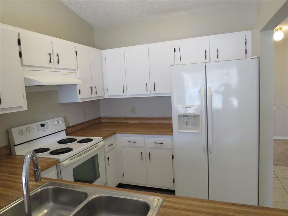 For Sale: $285,900 (3 beds, 2 baths, 1086 Square Feet)