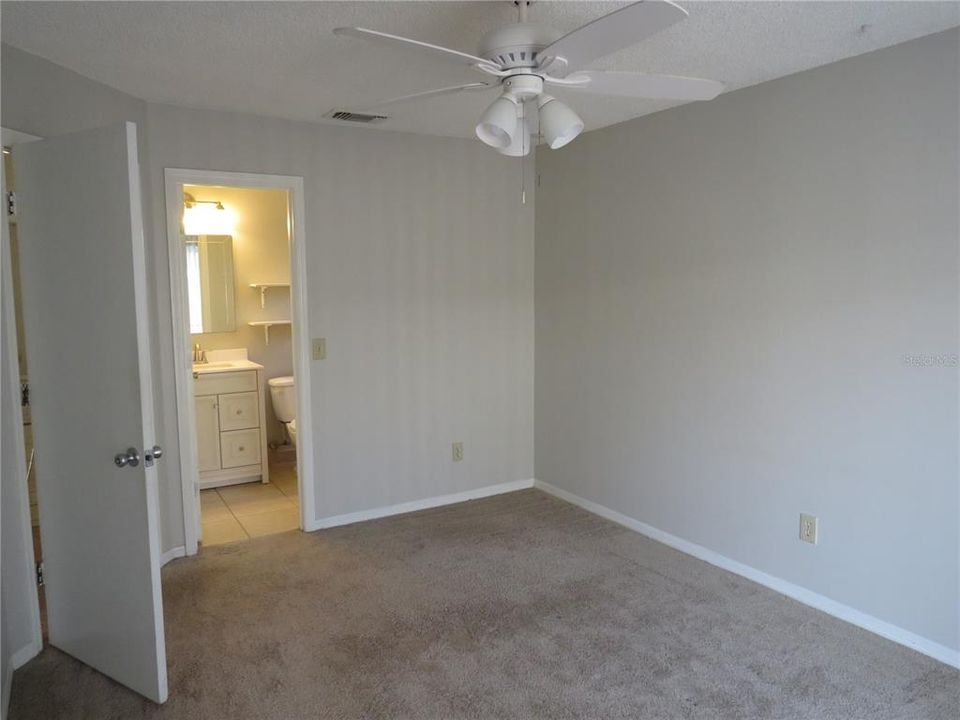 For Sale: $285,900 (3 beds, 2 baths, 1086 Square Feet)