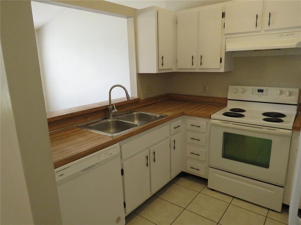 For Sale: $285,900 (3 beds, 2 baths, 1086 Square Feet)