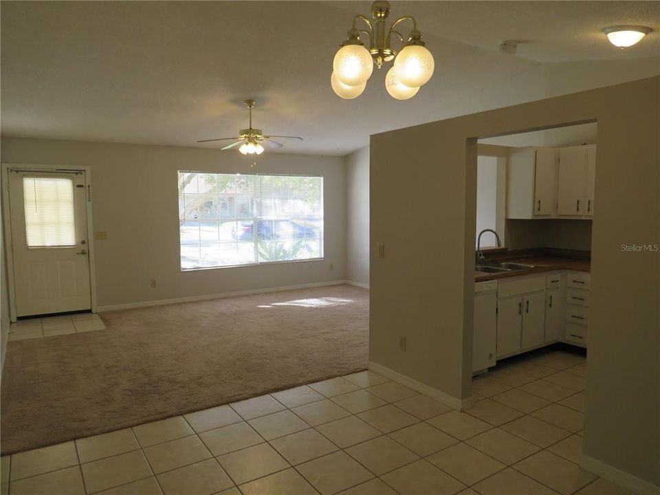 For Sale: $285,900 (3 beds, 2 baths, 1086 Square Feet)