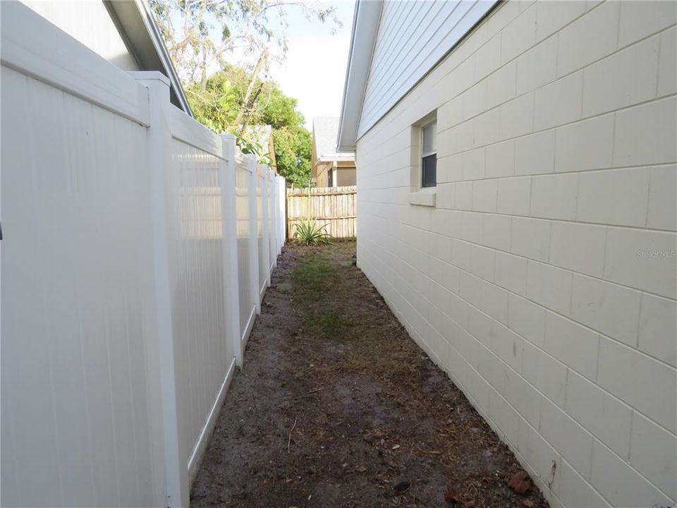 For Sale: $285,900 (3 beds, 2 baths, 1086 Square Feet)