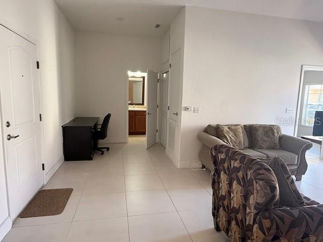 For Sale: $230,000 (2 beds, 2 baths, 1057 Square Feet)