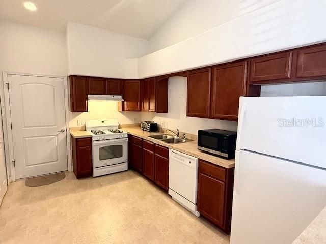 For Sale: $230,000 (2 beds, 2 baths, 1057 Square Feet)