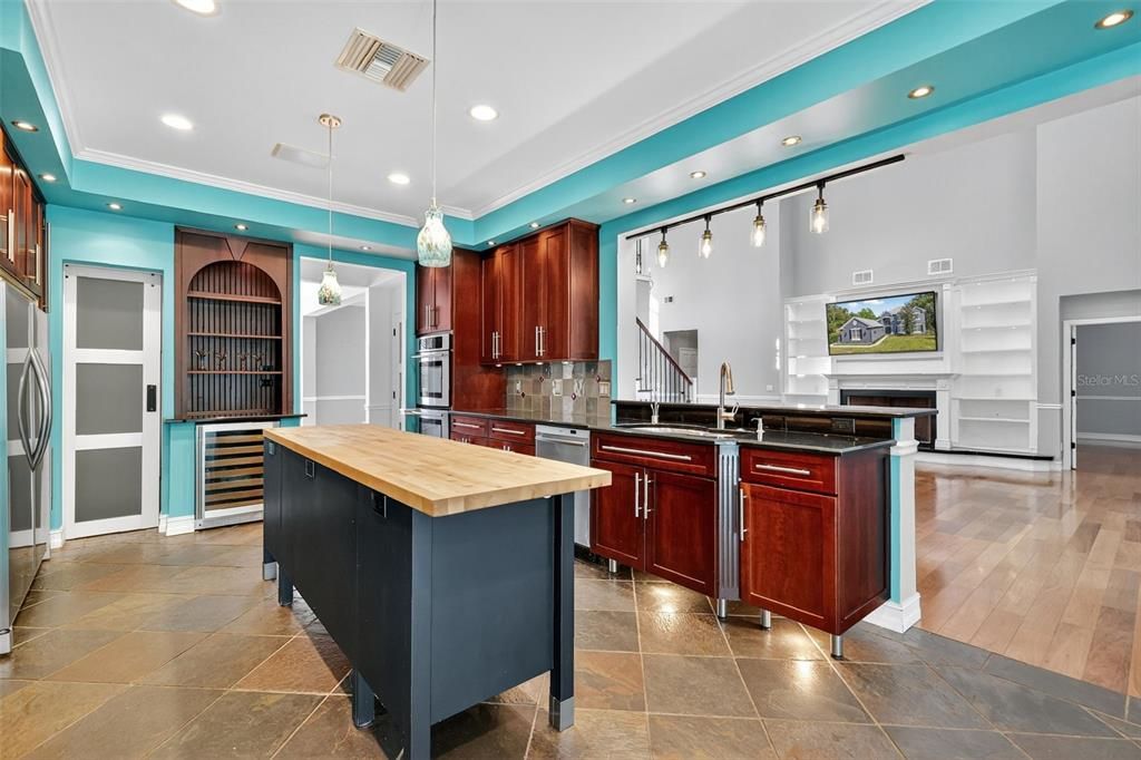 合同活跃: $769,000 (4 贝兹, 3 浴室, 3315 平方英尺)